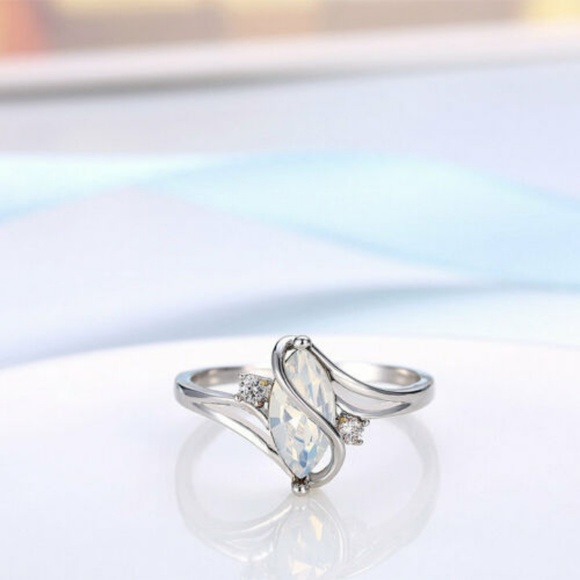 ➰Stunning Anniversary Ring - Picture 5 of 5